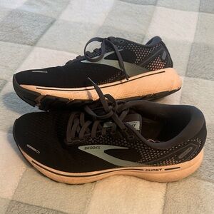 Brooks Women's Black and Tan Athletic Shoes